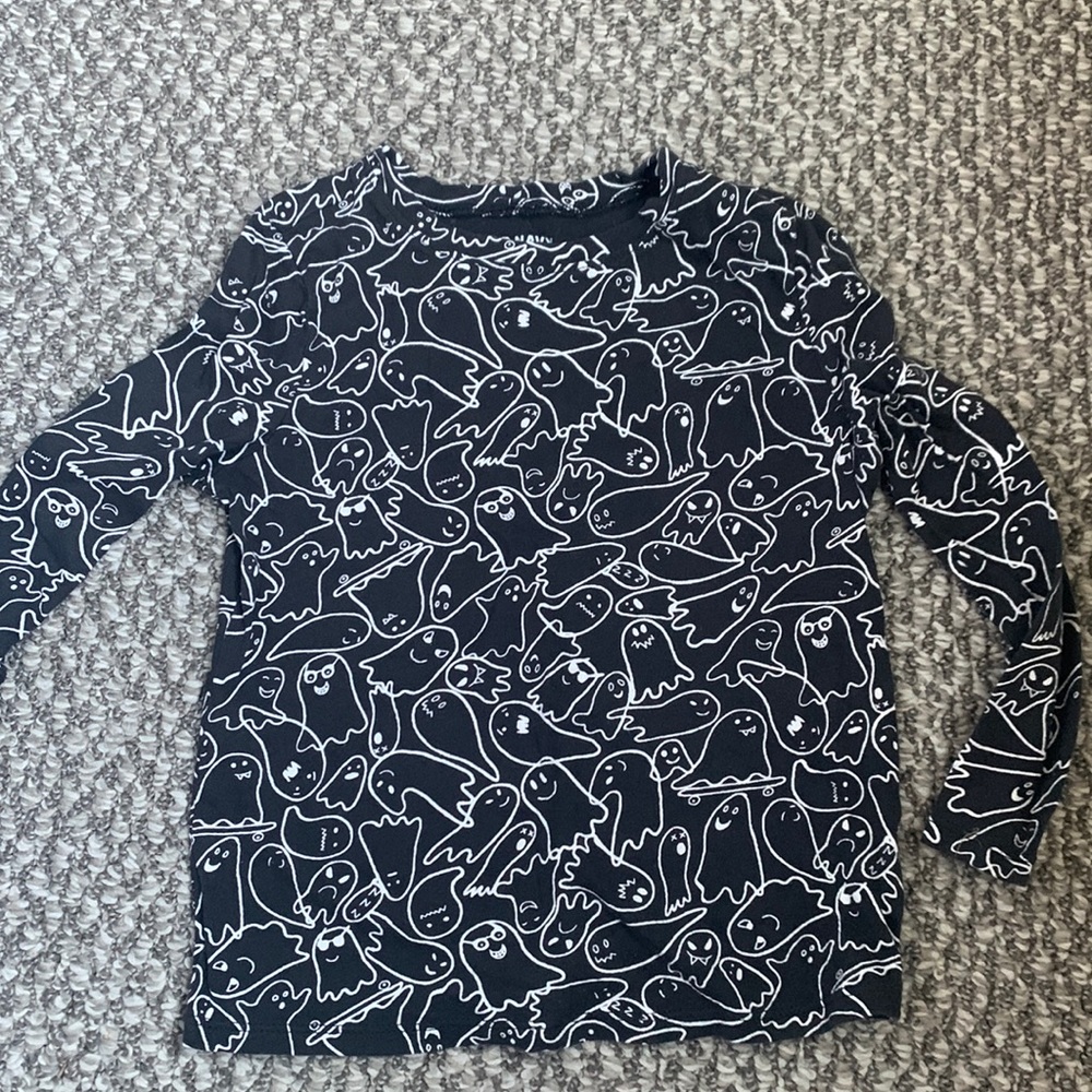 Boys Halloween skateboarding ghost shirt 5t old navy